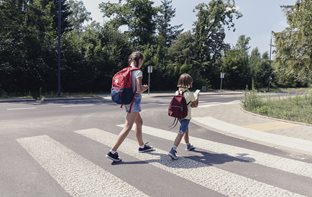 Děti se brzy vrátí do škol, Besip přináší Desatero bezpečné cesty do školy