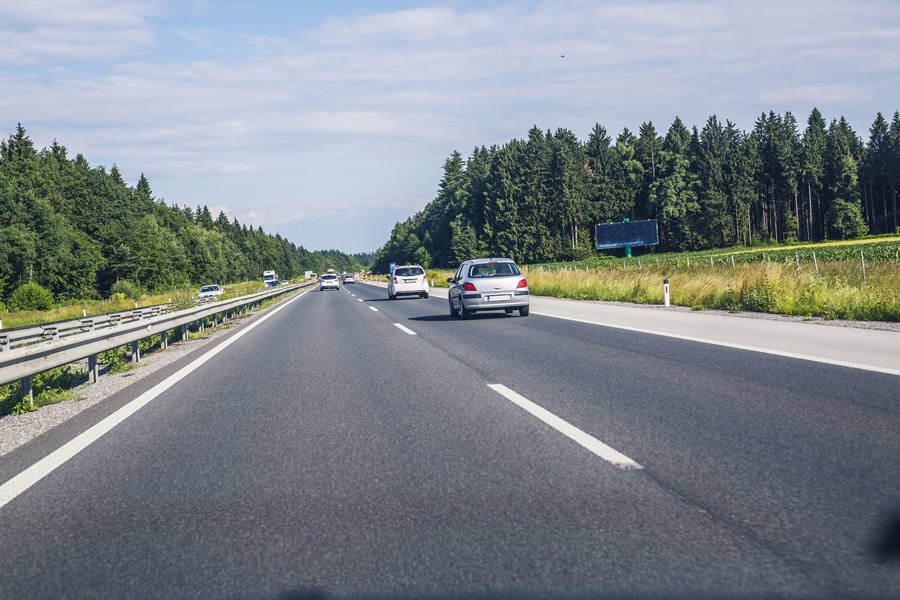 Česko se blíží evropskému standardu, má nejbezpečnější silnice ze zemí V4